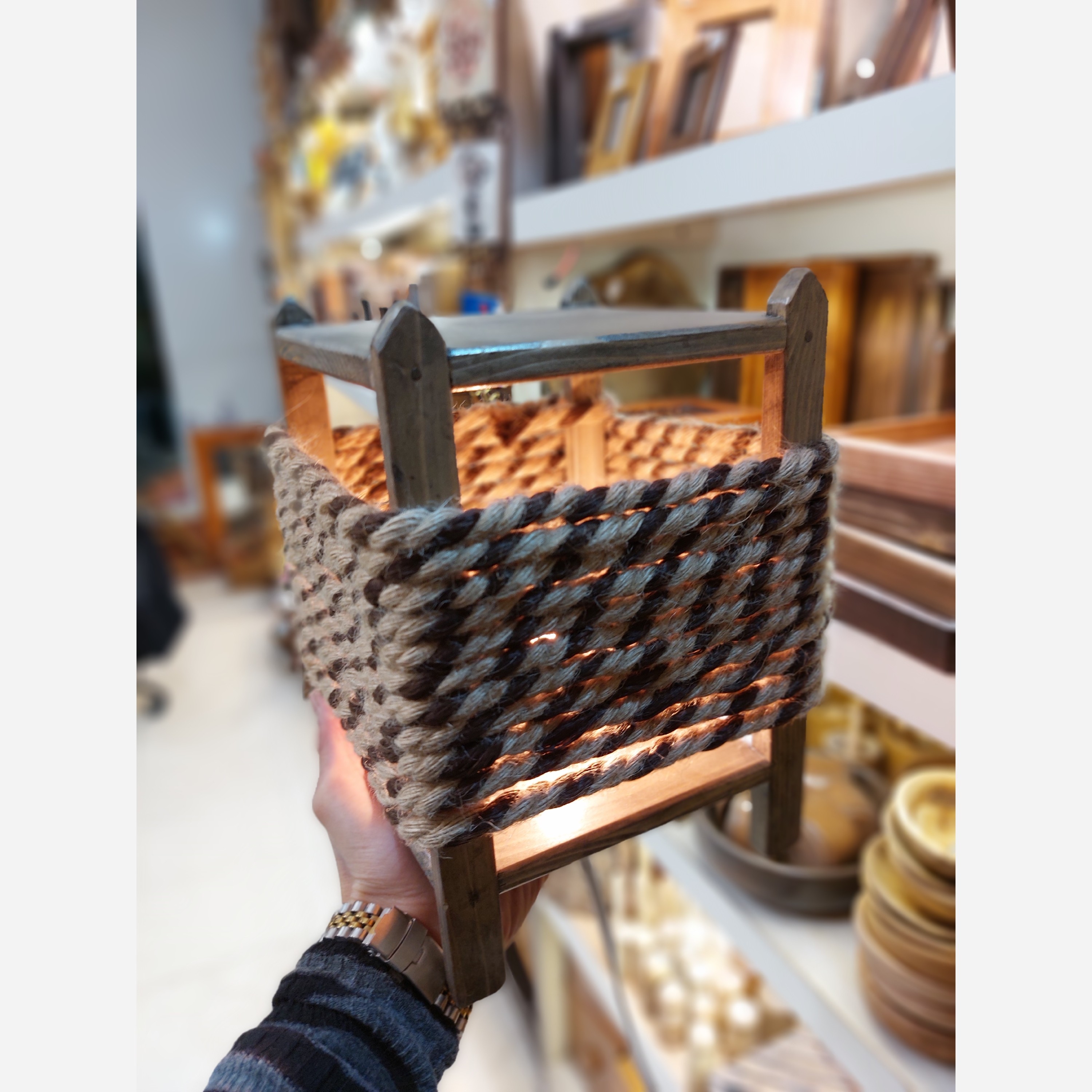 چراغ خواب مکعبی کنف دار چوبی دستساز